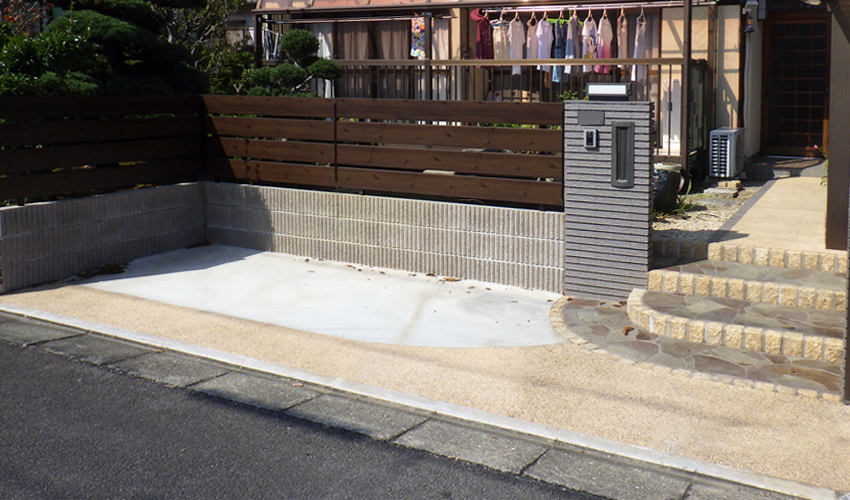 施工事例　リフォーム外構　玄関　駐車場拡張　植栽　鈴鹿市